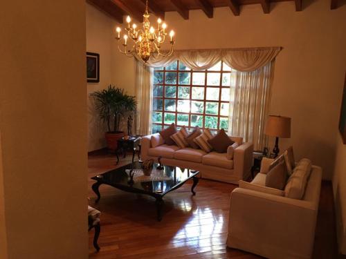 HERMOSA Y SEGURA RESIDENCIA EN EL MEJOR FRACCIONAMIENTO DE LA CIUDAD, RANCHO SAN FRANCISCO