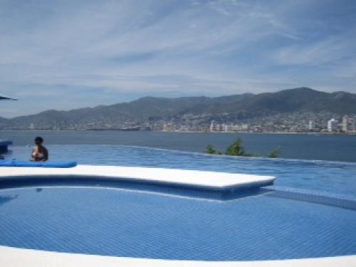 En Acapulco, ubicado en exclusivo desarrollo dentro del fraccionamiento Guitarrron