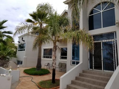 CASA EN VENTA EN FRACCIONAMIENTO COSTA CORONADO