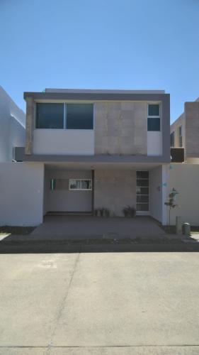 Casa en Venta en Valle Imperial #101