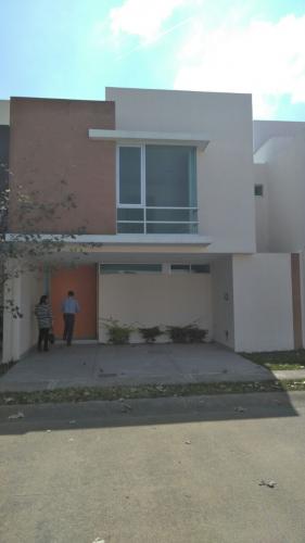 Casa en Venta en Valle Imperial #103