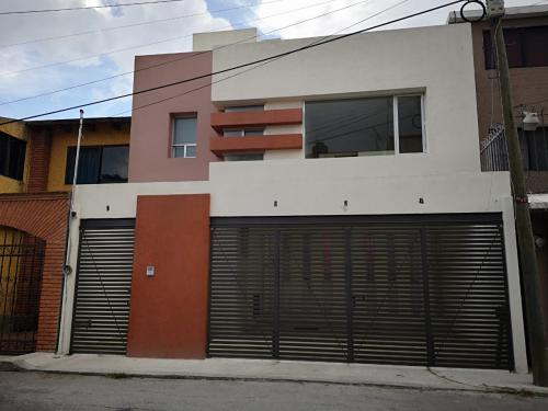 CASA EN VENTA NUEVA EN BARRIO 18