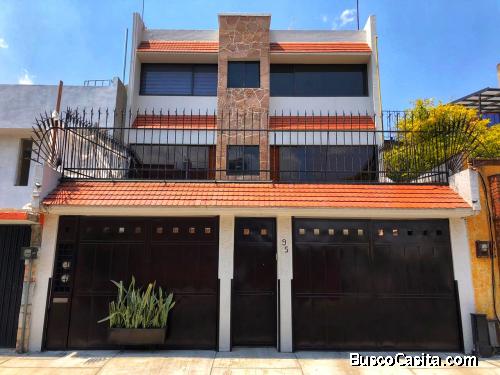 VENTA CASA REMODELADA, 3 RECAMARAS CON BAÑO. VIGILANCIA. PASEOS DE TAXQUEÑA