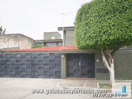 residencia jacuzzi y jardin en bosques de la victoria