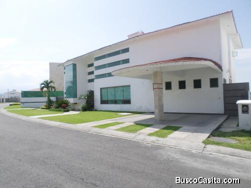 HERMOSA CASA EN VENTA CON ACABADOS DE PRIMERA EN LOMAS DE COCOYOC