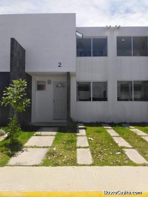 Se vende casa con vigilancia las 24 hrs