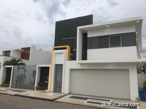 CASA PORTANOVA CON TERRENO Y ALBERCA