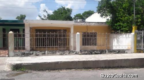 VENTA DE AMPLIA CASA EN EL CENTRO