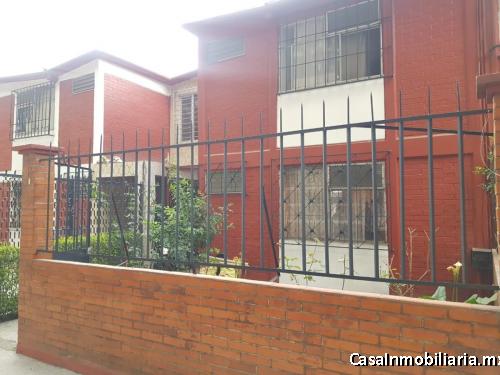 Estupenda casa sola en andador en Acoxpa