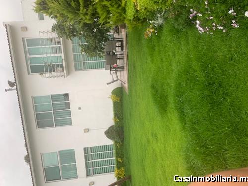 Casa con 4 recamaras jardin 4 autos Cisterna Terraza 