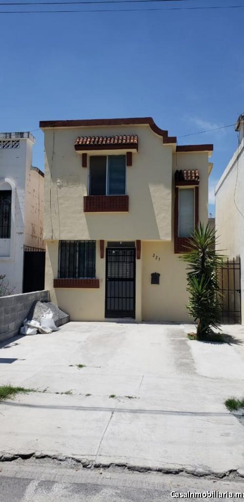 Casa en venta en Fraccionamiento La Condesa, Guadalupe, Nuevo León.