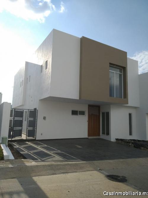 CASA EN VENTA EN LOS ROBLES