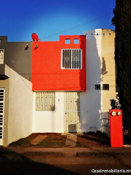  Casa como nueva frente a Parque