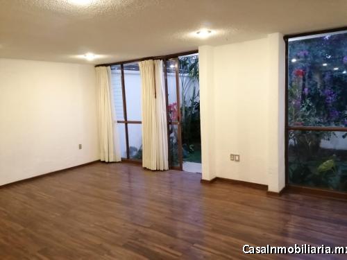 Linda casa distribuida en 2 plantas en Coapa