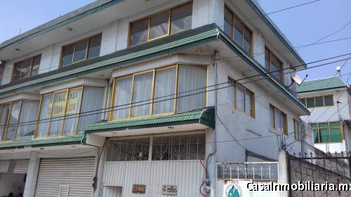 Casa grande en venta con local comercial