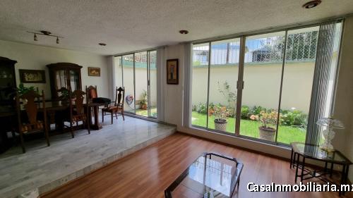 Linda casa con jardín trasero, lista para habitar en Col. Avante