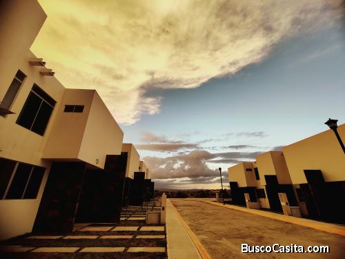 CASA DE 2 NIVELES TOTALMENTE NUEVA