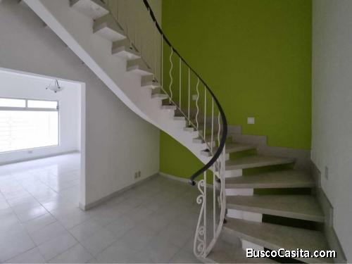 HERMOSA CASA EN VENTA EN LA COL. NARVARTE ORIENTE