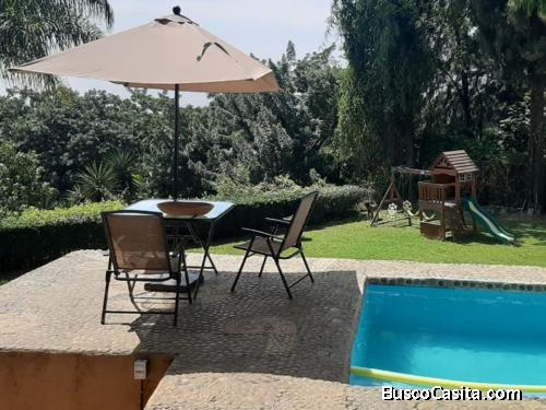 EN UN SOLO NIVEL RODEADA DE JARDINES CAMINO A  ALARCON