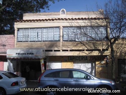 Venta de casa para remodelar con locales comerciales en avenida Rosa Blanca 