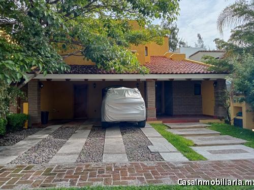 Casa en coto con alberca a un costado club de Golf Santa Anita