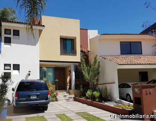 Se vende Casa zona club de golf santa Anita en coto con alberca