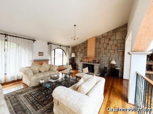 En Lomas de las Aguilas Amplia Casa en perfecto estado