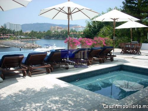 Porto Ixtapa, Villa 3 recamaras en Venta frente a Marina V407 