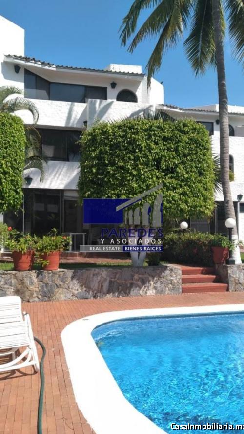 Ixtapa Villa en Venta, 3 recámaras costado Hotel Ixtapa Palace V403