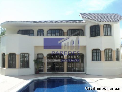 Ixtapa Residencia en Venta, frente a Campo de Golf 6 recámaras R305