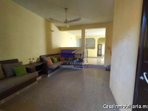 Zihuatanejo Casa en Venta, centro de la ciudad 3 recámaras C108
