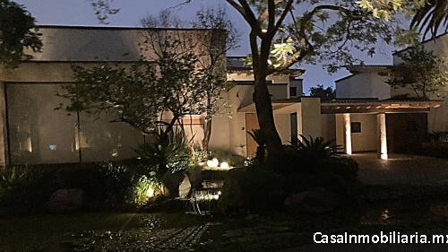 EXCLUSIVO CONDOMINIO LA ROSALEDA LUJOSA CASA EN VENTA