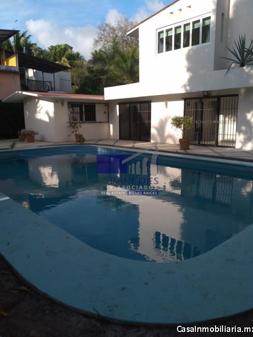 C107 Casa en Venta, 4 recamaras  y piscina en paseo de Las Garzas  Ixtapa