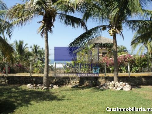 C113 Casa en Venta 3 recámaras piscina cerca playa Troncones