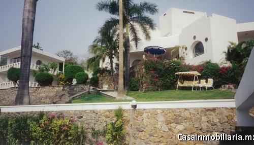 Hermosa Residencia a Orillas del Lago de Tequesquitengo Mor. Mex.