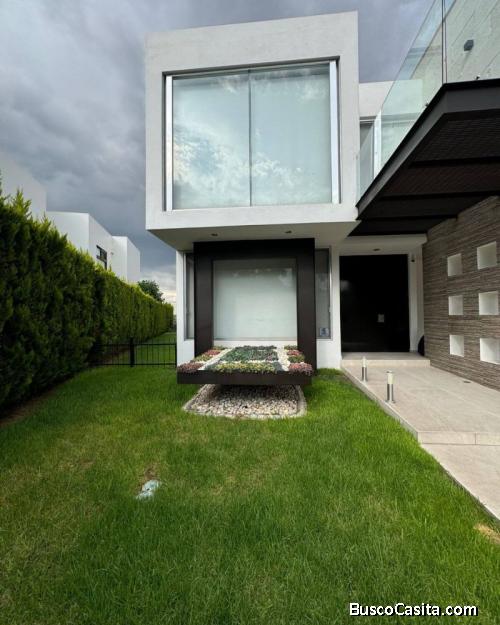 SE VENDE CASA EN EL CAMPANARIO