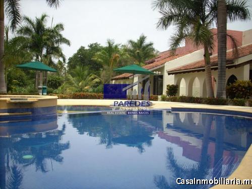 V413 Villa en Venta remodelada 4 recamaras Ixtapa