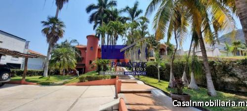 R304 Residencia en Campo de Golf en Venta 4 recámaras Retorno Alondras en Ixtapa