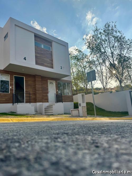 Casa de 3 recámaras y 3 baños en El lago Residencial, seguridad y comodidad