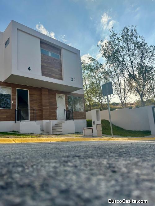 Casa en venta con acceso rápido a la autopista Champa-Lechería 