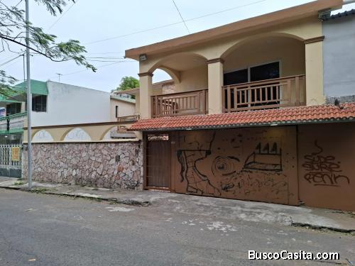 CASA DE 2 NIVELES REINO MAGICO 