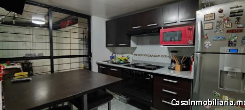 Casa con jardín y patio en esquina, con excelente potencial en Coapa