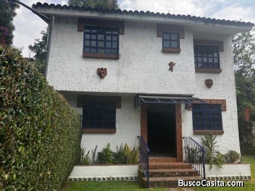 CASA MUY ACOGEDORA EN CONDOMINIO HORIZONTAL ARBOLADO
