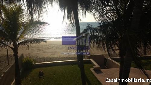 R301 Residencia con playa en venta  4 recamaras Barra de Potosi Zona Zihuatanejo