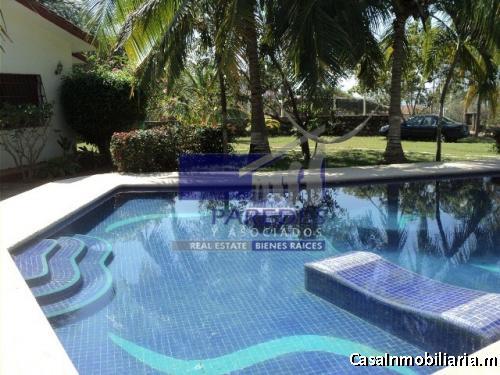 C113 Casa en Venta 3 recámaras piscina cerca playa Troncones