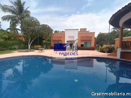 C105 Venta de Casa 7 recamaras piscina y jaccuzy frente Campo de Golf Palma Real en Ixtapa Zihuatane