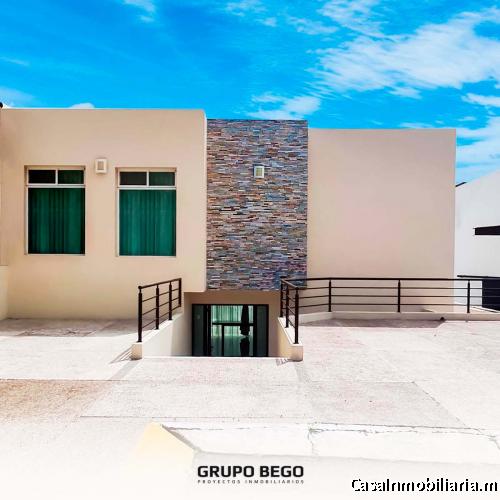 Casa con Alberca en Privada Arboledas, Querétaro