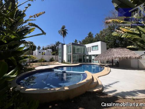 C112 Venta de Casa 3 recamaras piscina Residencial I en Ixtapa