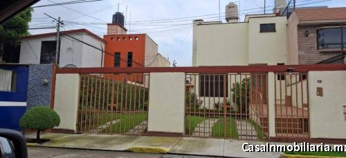 SE VENDE BONITA CASA CON EXCELENTE UBICACIÓN EN JARDINES DE SAN MATEO
