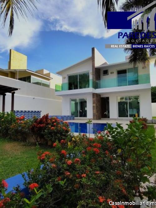 C106 Venta casa nueva con alberca 4 recámaras  Ixtapa  Zona Campo de Golf